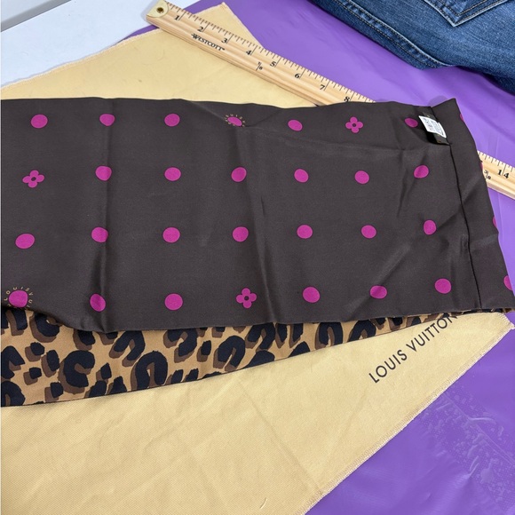 Louis Vuitton Infinity Scarf New Authentic - Picture 10 of 12